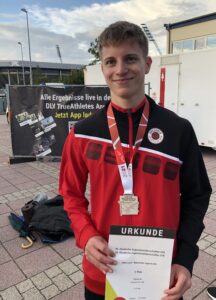 Ivo Ziebold mit seiner 200m Silbermedaille bei der U18 DM in Rostock